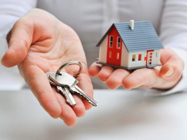 c76758c2372a51a8175ce742070a3647_O-perigo-das-chaves-da-sua-residencia-nas-maos-de-terceiros.-695