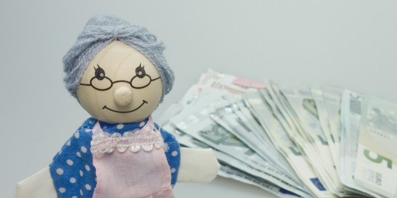 doll-grandma-children-toys-wood-play-nostalgia-1