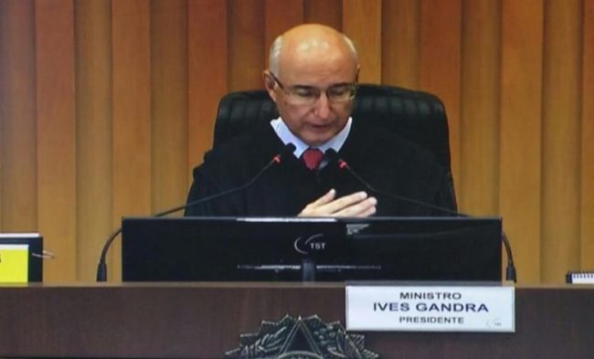 TST Gandra não levou em conta pedido de adiamento da reunião desta terça. Ele deixará presidência no final do mês